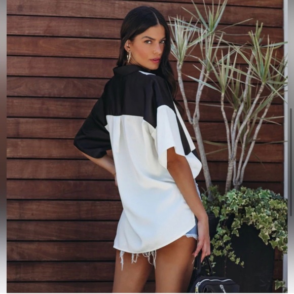 SOLD Vici Fenella Button Down Top - Picture 3 of 5